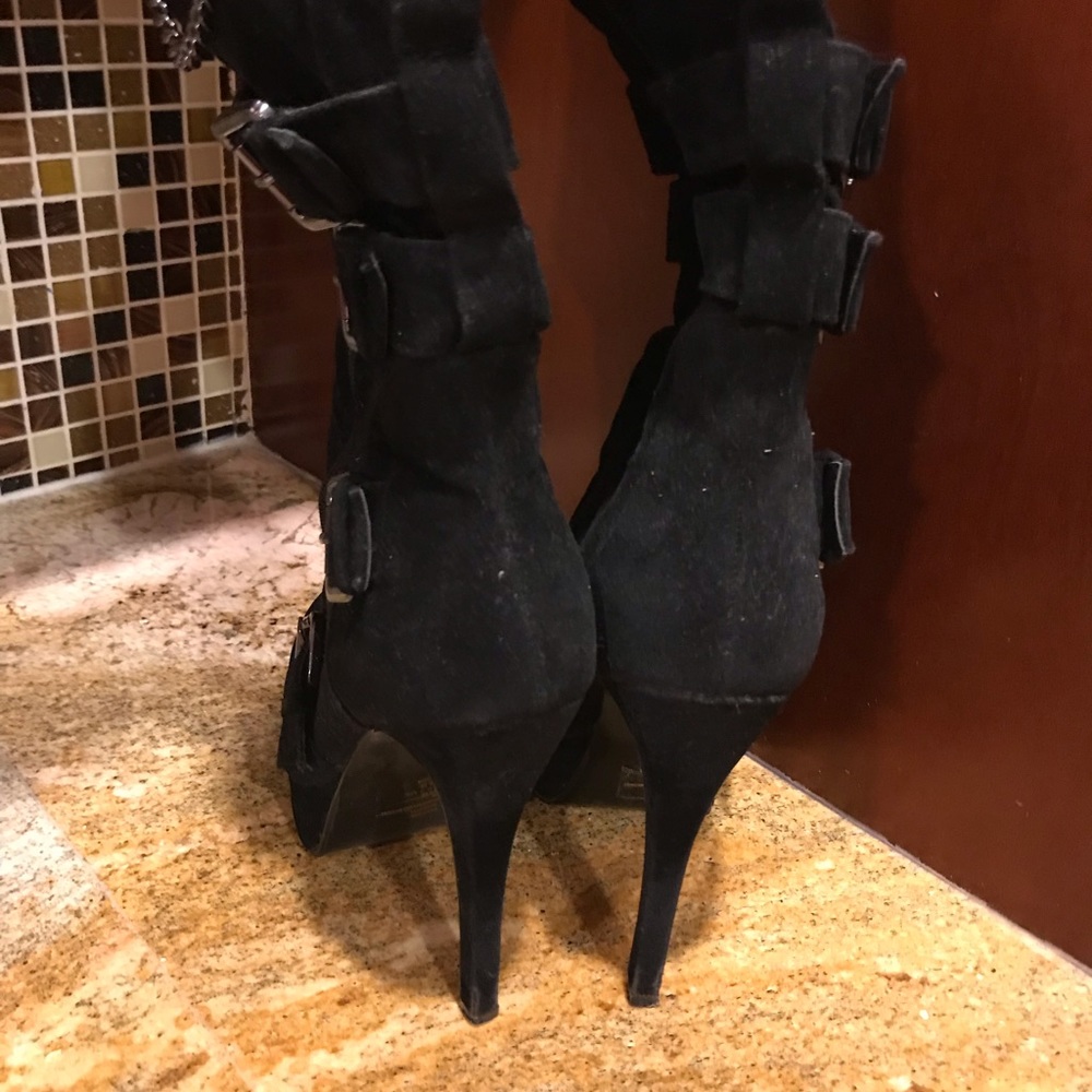 Belted & Chain Stiletto Suede Boot 👢 - Picture 7 of 8